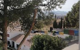 Views, Family & Private Parking In Alto Albayzin